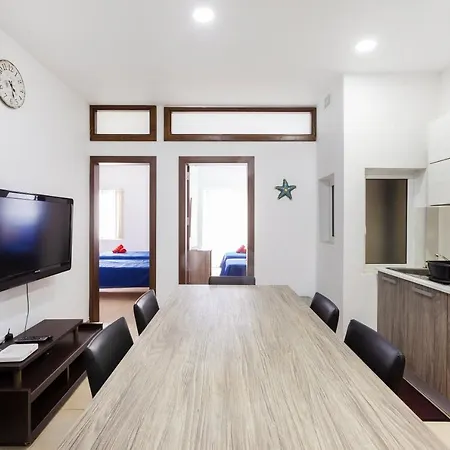 Pc3- Centrally Located Apt-close To *