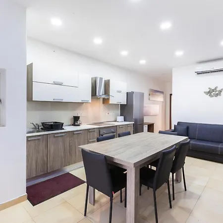 Pc3- Centrally Located Apt-close To Apartment