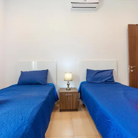 Pc3- Centrally Located Apt-close To Apartment