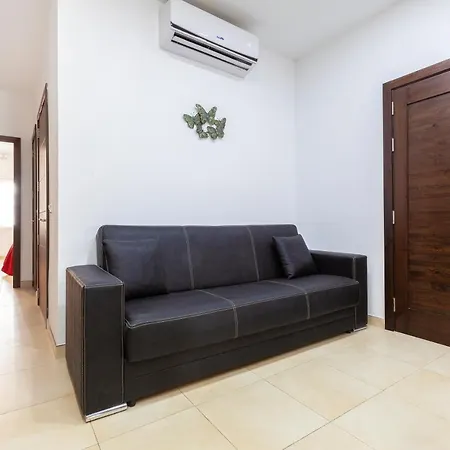 Apartment Pc3- Centrally Located Apt-close To